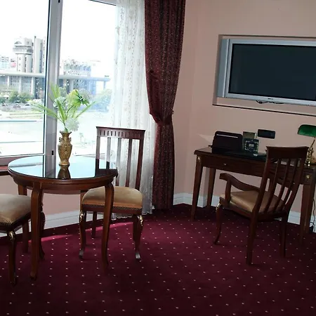 Stone Bridge Hotel 4*