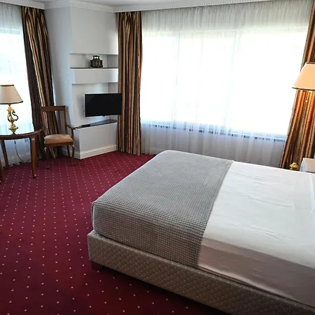 Stone Bridge Hotel 4*