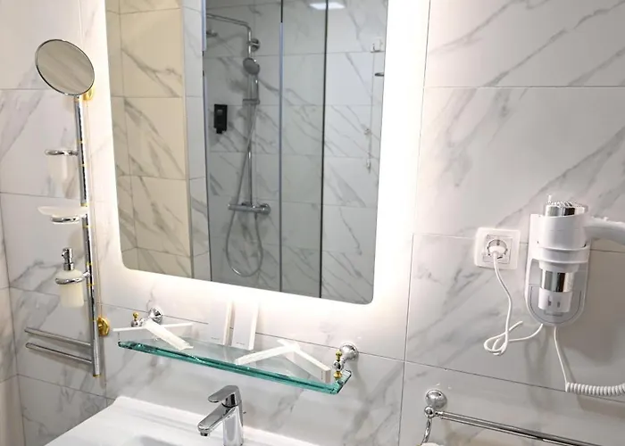 Stone Bridge Готель Скоп'є